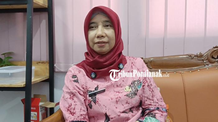 WAWANCARA - Kepala Dinas Ketahanan Pangan Provinsi Kalbar, Herti Herawati saat diwawancara pada Jumat, 17 Oktober 2025.