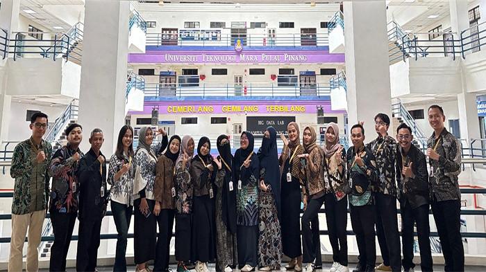 MENGIKUTI - Kebersamaan mahasiswa kelas B - MM FEB UNTAN Angkatan 52 usai mengikuti sesi International Colloquium Academic dalam rangkaian KKL Internasional 2025.