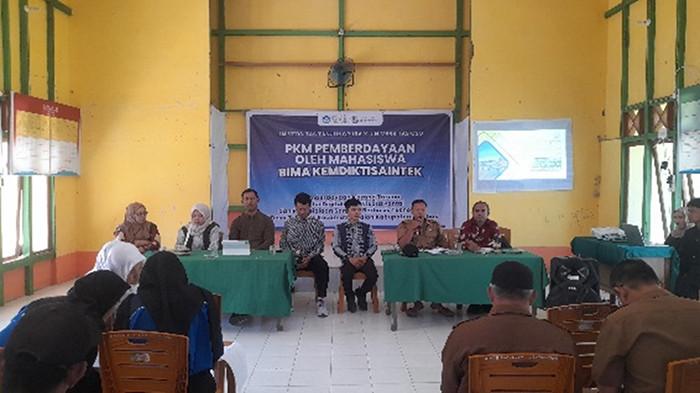 PENGABDIAN MASYARAKAT - Universitas Tanjungpura (Untan) bersama Universitas OSO melaksanakan program pengabdian masyarakat di Desa Temajuk, Kecamatan Paloh, Kabupaten Sambas.
