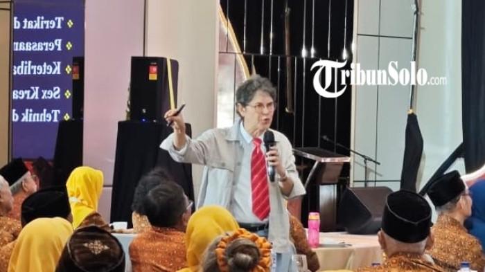 Acara bertajuk “Sinergi Program JKN Bersama Persatuan Wredatama Republik Indonesia (PWRI)” digelar di Swiss-Belhotel Solo, Rabu (9/10/2025), dihadiri dr Boyke