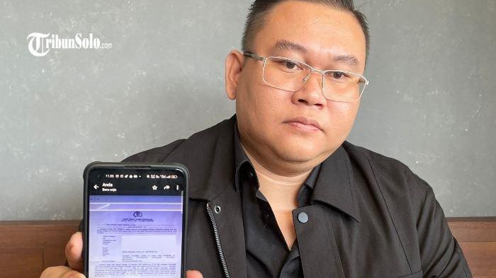 VONIS TERLALU RINGAN - Kuasa hukum korban, Lanang Kujang Pananjung saat ditemui TribunSolo.com, beberapa waktu lalu. Keputusan majelis hakim Pengadilan Negeri (PN) Sukoharjo yang menjatuhkan vonis 10 tahun penjara dan denda Rp 1 miliar kepada terdakwa kasus dugaan pelecehan seksual terhadap anak di bawah umur, Dendi Irwandi (36), dinilai terlalu ringan. Kuasa hukum korban, Lanang Kujang Pananjung, menegaskan pihaknya akan segera menggelar pertemuan dengan jaksa penuntut umum (JPU) untuk membahas kemungkinan langkah banding.