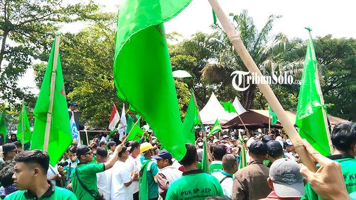 BURUH KARANGANYAR - Ilustrasi buruh di Karanganyar, beberapa waktu lalu. Dalam data yang dirilis oleh BPS, disebutkan lapangan usaha di Jateng mengalami pertumbuhan signifikan. Meskipun demikian, data itu berbanding terbalik dengan kondisi di Kabupaten Karanganyar.