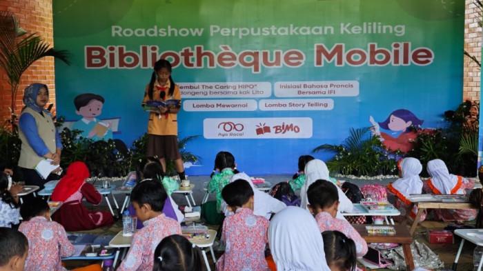 Bibliothèque Mobile (BIMO) atau Perpustakaan Keliling hasil kolaborasi Institut Français d’Indonésie (IFI) dan Penerbit Erlangga mampir ke Taman Balekambang Solo, Kamis (30/10/2025).
