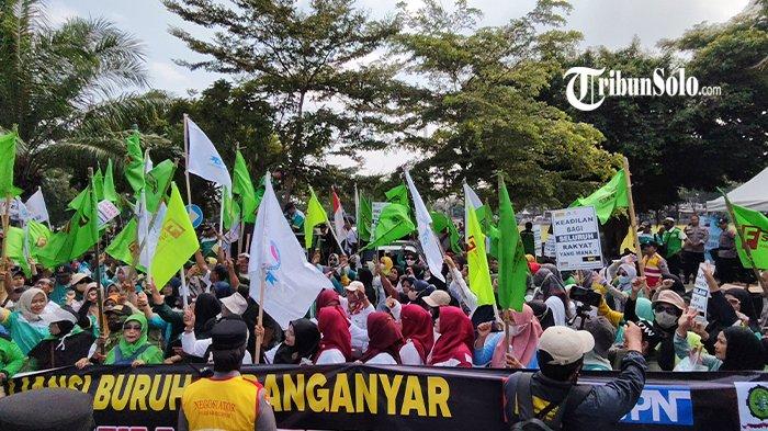 BURUH KARANGANYAR - Ilustrasi buruh di Karanganyar, beberapa waktu lalu. Dalam data yang dirilis oleh BPS, disebutkan lapangan usaha di Jateng mengalami pertumbuhan signifikan. Meskipun demikian, data itu berbanding terbalik dengan kondisi di Kabupaten Karanganyar.