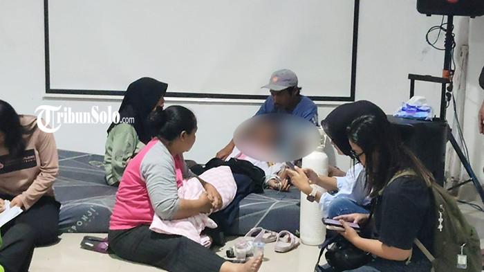 Seorang pelajar harus menggunakan alat bantu pernafasan di Puskesmas Tawangmangu Karanganyar
