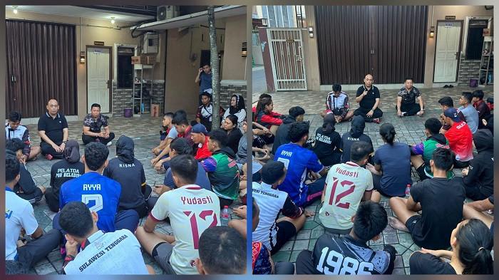 KETUA KONI SULTRA - Ketua Umum Komite Olahraga Nasional Indonesia (KONI) Sulawesi Tenggara, Andi Ady Aksar, menemui atlet Sultra pada PON Bela Diri 2025. Pekan Olahraga Nasional (PON) Bela Diri tersebut berlangsung di Kudus, Jawa Tengah (Jateng), 12-26 Oktober 2025. Di sela perhelatan, Ady datang menemui atlet Sultra di penginapannya, Kamis (16/10/2025). (Istimewa)