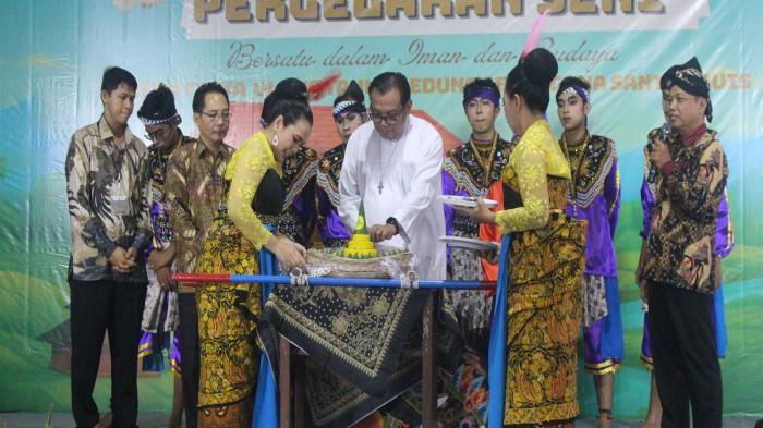 1 ulang tahun gedung serbaguna Santo Louis paroki Santo Yoseph ke 8