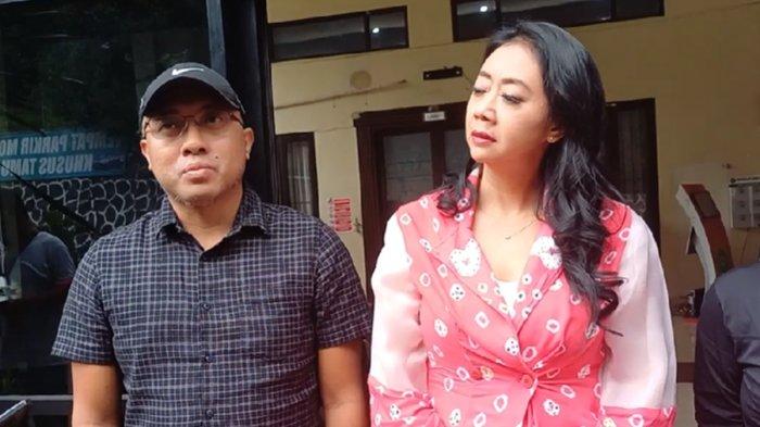 GALIECH RIDHA SOAL PEMICU CERAI - Artis Asri Welas dan Galiech Ridha resmi bercerai pada Kamis (23/1/2025). Galiech Ridha menanggapi santai terkait video mantan istrinya, aktris Asri Welas di konten podcast yang viral.