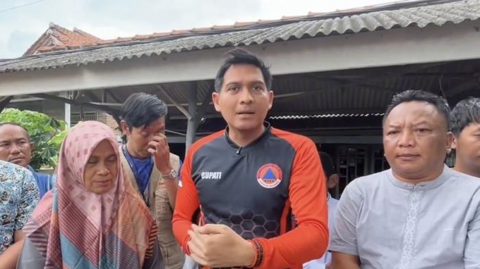 Bupati Indramayu, Lucky Hakim saat takziah ke rumah duka Ainun Al Munawar, atlet muda