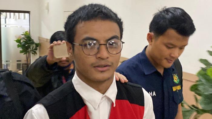 KASUS VADEL BADJIDEH - Vadel Badjideh saat menjalani sidang kasus persetubuhan anak di bawah umur di Pengadilan Negeri Jakarta Selatan, Rabu (13/8/2025). Vadel Badjideh mengaku tak menyesal sempat jalin hubungan dengan putri Nikita Mirzani.