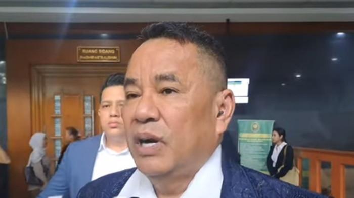 VONIS RAZMAN NASUTION- Pengacara kondang Hotman Paris merasa iba dengan Razman Arif Nasution setelah divonis 1,5 tahun penjara dalam kasus pencemaran nama baik terhadapnya.