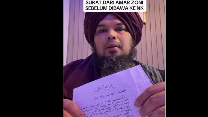 SURAT AMMAR ZONI- Ustaz Derry mendapatkan kiriman surat yang ditulis langsung oleh Ammar Zoni yang resmi dipindahkan ke Lembaga Pemasyarakatan (Lapas) Nusakambangan