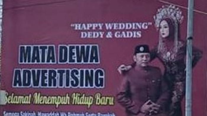 Baliho ucapan selamat atas pernikahan Wali Kota Tegal Dedy Yon Supriyono