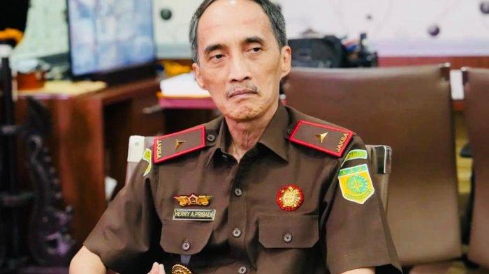 Herry Ahmad Pribadi saat menjabat Kepala Kejaksaan Tinggi Maluku Utara, Jumat (5/7/2024)