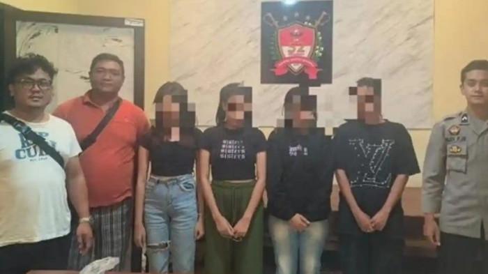 HUKUM: Tiga remaja diduga korban TPPO saat diamankan aparat polisi di Pelabuhan Manado, Kamis (30/10/2025). Mereka dicegat saat sudah berada di dalam kapal tujuan Ternate–Falabisahaya, Malut