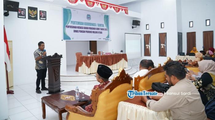 PENGUATAN: Kegiatan koordinasi dan bimbingan teknis (Bimtek) penyusunan neraca bahan makanan Maluku Utara 2025 yang diselenggarakan oleh Dinas Pangan Maluku Utara, Kamis (23/10/2025). Giat ini dibuka oleh Asisten I Gubernur Maluku Utara Kadri La Etje mewakili Gubernur Maluku Utara Sherly Laos