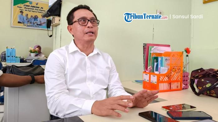 STATEMENT: Kepala Dinas Pendidikan dan Kebudayaan Maluku Utara Abubakar Abdullah saat bersedia diwawancarai sejumlah awak media termasuk Tribunternate.com diruang kerjanya, Rabu (15/10/2025)