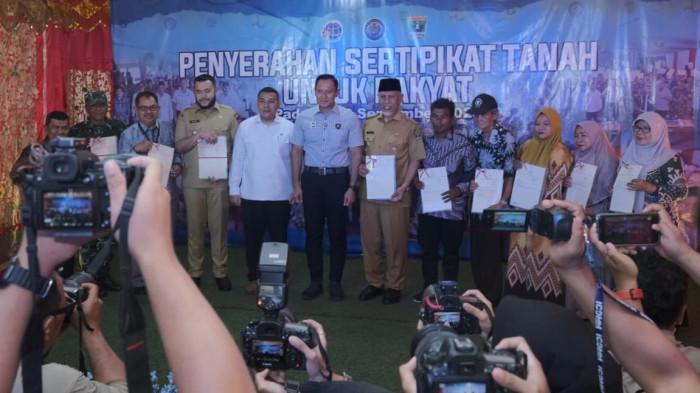 Giat penyerahan sertipikat tanah untuk rakyat di Kerapatan Adat Nagari (KAN) Kuranji, Kota Padang 01