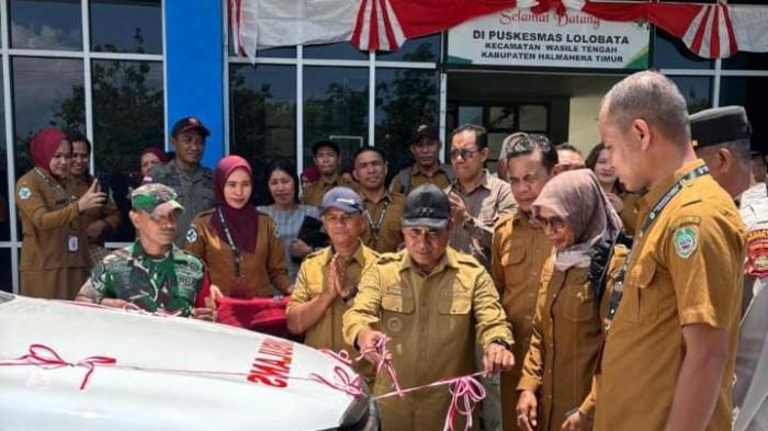 KESEHATAN: Bupati Halmahera Timur Ubaid Yakub menyerahkan 1 mobil ambulance ke Puskesmas Lolobata, Kecamatan Wasile Tengah, Selasa (30/9/2025)