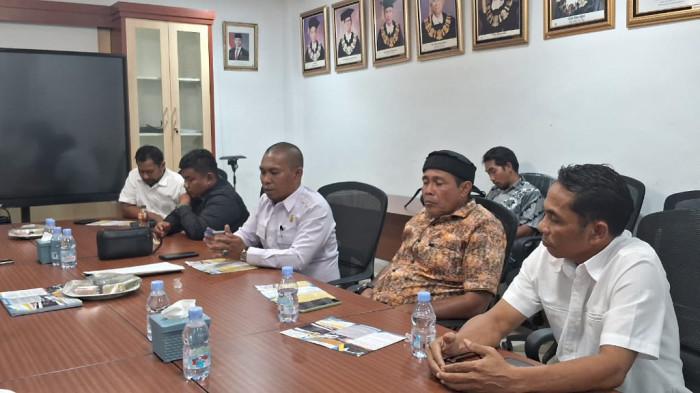 anggota dprd halteng yang hadir di ut ternate