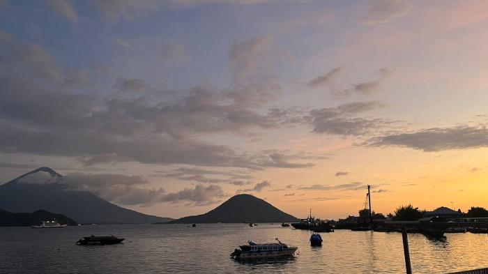 CUACA TERNATE - Foto laut dan langit Kota Ternate, Maluku Utara. Foto diambil pada Jumat (17/10/2025). Berikut prakiraan cuaca Kota Ternate, Maluku Utara hari ini Selasa (28/10/2025) menurut BMKG Maluku Utara.