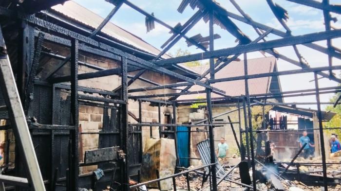 KEBAKARAN: Kondisi rumah pasca kebakaran di Desa Balohang, Kecamatan Lede, Pulau Taliabu.