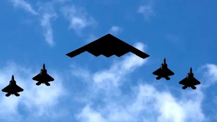Rombongan strike group pesawat pengebom B-2. Amerika Serikat