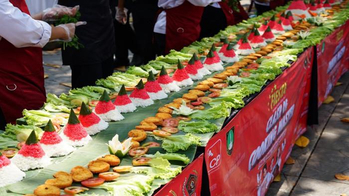 Tumpeng serba 80 seperti umur HUT Kemerdekaan RI