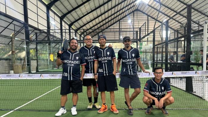 AMO Padel Club saat menggelar latihan di Pasific Padel