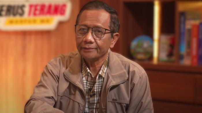 CUCU KERACUNAN MBG - Mantan Menteri Koordinator Bidang Politik, Hukum, dan Keamanan atau Menko Polhukam, Mahfud MD mengungkapkan bahwa dua orang cucunya dari keponakannya, yang bersekolah di Yogyakarta juga turut menjadi korban keracunan program makanan bergizi gratis (MBG) dan bahkan satu orang diantaranya masih dirawat di rumah sakit. Mahfud menyoroti tidak adanya asas kepastian hukum dalam tata kelola program Makan Bergizi Gratis (MBG)