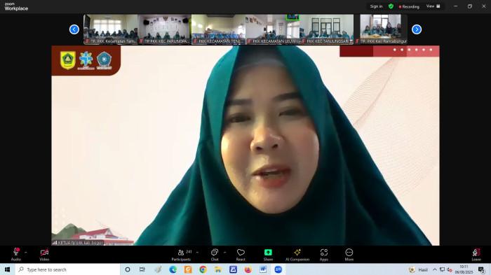 Ketua Tim Penggerak Pemberdayaan dan Kesejahteraan Keluarga (TP PKK) Kabupaten Bogor, Ny. Eva Rudy Susmanto memberikan sambutan melalui sambungan Zoom saat soft launching aplikasi TB Care yang dilakukan secara daring melalui kegiatan bertajuk 'Mengenal Tuberkulosis: Ancaman Tersembunyi di Sekitar Kita', pada Rabu (6/8/2025).