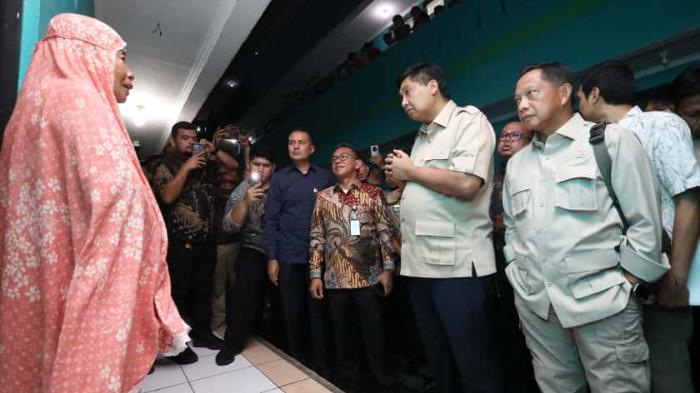 Menteri Perumahan dan Kawasan Permukiman (PKP) Maruarar Sirait dan Mendagri Tito Karnavian meninjau Rusunawa Seruwai di Kecamatan Medan Labuhan sebagai rangkaian dari Sosialisasi Kredit Program Perumahan (KPP) Gotong Royong Membangun Rumah untuk Rakyat di Kota Medan, Sumatera Utara (Sumut), Kamis (9/10/2025).