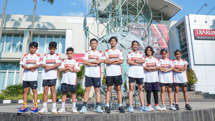 PENGHUNI BARU - Sembilan atlet PB Djarum berpose bersama, Rabu (8/10/2025). Mereka merupakan penghuni baru klub PB Djarum yang mendapatkan beasiswa bulu tangkis.