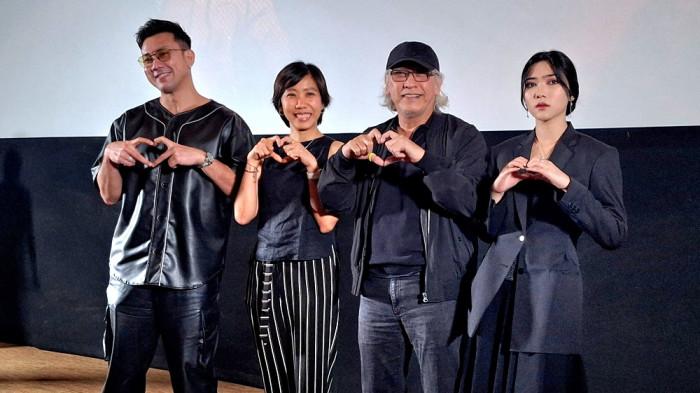 FILM PANJI TENGKORAK - Musisi Iwan Fals bersama pengisi suara film Panji Tengkorak.