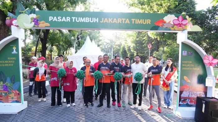 PASAR TUMBUH - Pemerintah Kota Jakarta Timur menggelar Pasar Tumbuh untuk memberdayakan penggiat petani perkotaan.