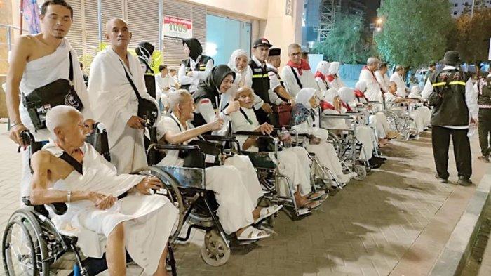 JEMAAH HAJI LANSIA - Menteri Agama Nasaruddin Umar saat bertemu dengan Forum Pemimpin Redaksi Media dalam acara Bincang Haji 1446 H/2025 M yang digelar di Istiqlal, Jakarta, Selasa (6/5/2025). Nasaruddin Umar mengatakan program tanazul yang difasilitasi pemerintah pada penyelenggaraan haji tahun 2025 akan membantu sebanyak 37 ribu jemaah haji Indonesia, terutama yang lanjut usia.