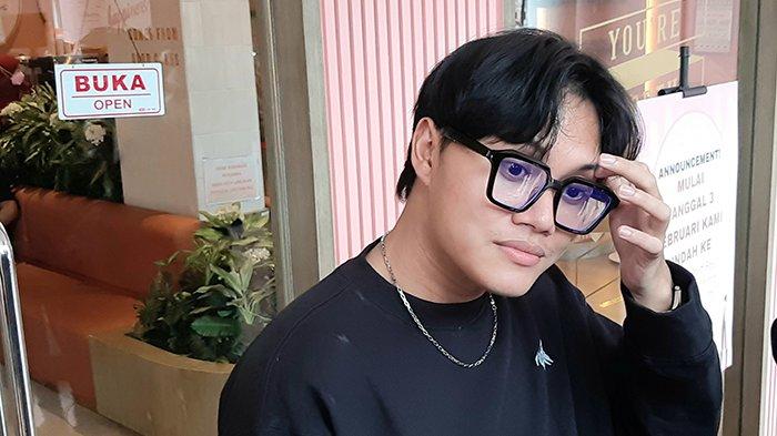 Penyanyi dan pemain film Rizky Febian di kawasan Pondok Indah, Jakarta Selatan, Kamis (20/1/2022).