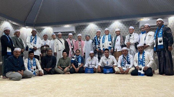 Ulama yang Berangkat Umrah Difasilitasi Mualem, Tiba di Jeddah Langsung Gelar Maulid di Madinah