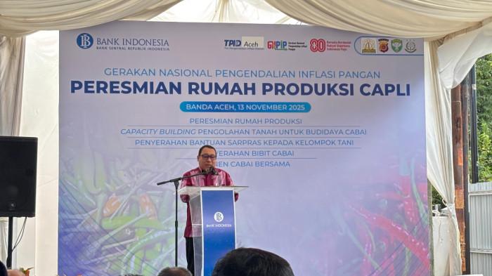 Agus Chusaini - Kepala Perwakilan Bank Indonesia Provinsi Aceh, memberi sambutan dalam acara peresmian rumah produksi capli di Blang Oi, Banda Aceh, Kamis (13/11/2025).