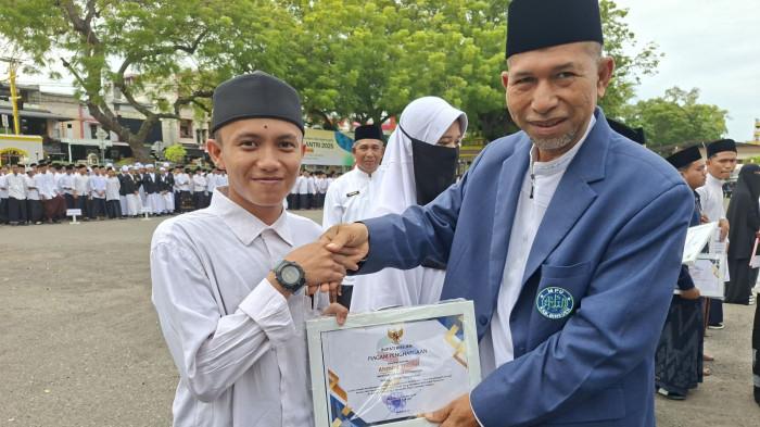Kisah Ahmad Thaifur, Santri Berprestasi Pilih Hidup tanpa Ponsel Pribadi