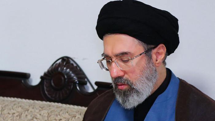 Ayatollah Mojtaba Khamenei, anak Ali Khamenei, resmi terpilih menjadi pemimpin tertinggi baru Iran, Senin (9/3/2026