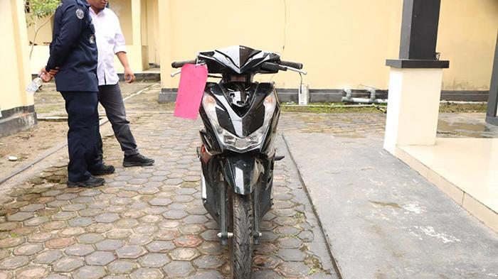 Pencuri Sepmor Sembunyikan BB di Gelanggang Olahraga Terbengkalai di Aceh Singkil
