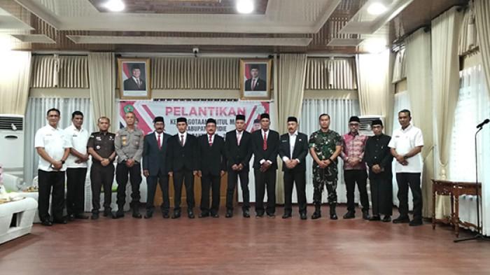 FOTO BERSAMA - Foto bersama Bupati Pidie H Sarjani Abdullah SH MH, unsur Forkopimda bersama Ketua serta anggota Baitul Mal Kabupaten (BMK) Pidie setelah dilantik Rabu (6/5/2026).