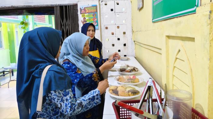 BPOM Aceh Uji Sampel 20 Jenis Jajanan di Kantin MIN 8 Aceh Besar