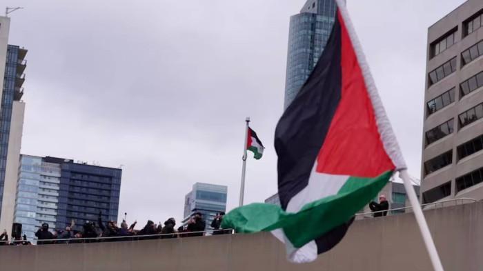 Bendera Palestina tampak berkibar di balai kota Toronto