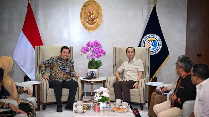 Bupati Aceh Tengah Haili Yoga (kiri) beserta jajaran beraudiensi dengan Menteri Transmigrasi, M Iftitah Sulaiman di Kantor Kementerian Transmigrasi, Kalibata, Jakarta Selatan, Selasa (12/5/2026).