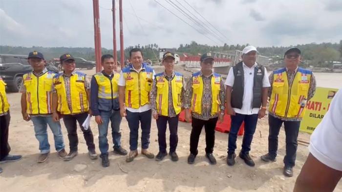 Bupati Bireuen H Mukhlis, ST bersama tim BPJN Aceh