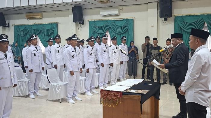 Bupati Bireuen Lantik 33 Keuchik, Ini Pesan H Mukhlis