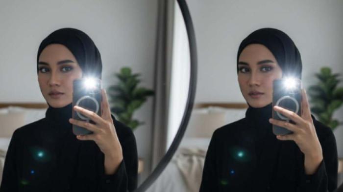 10 Prompt Gemini AI Membuat Foto Gaya Mirror Selfie dengan Flash, Hasilny Keren dan Elegan