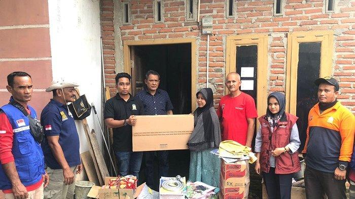 Korban Kebakaran dan Angin Kencang di Aceh Besar Terima Bantuan Masa Panik